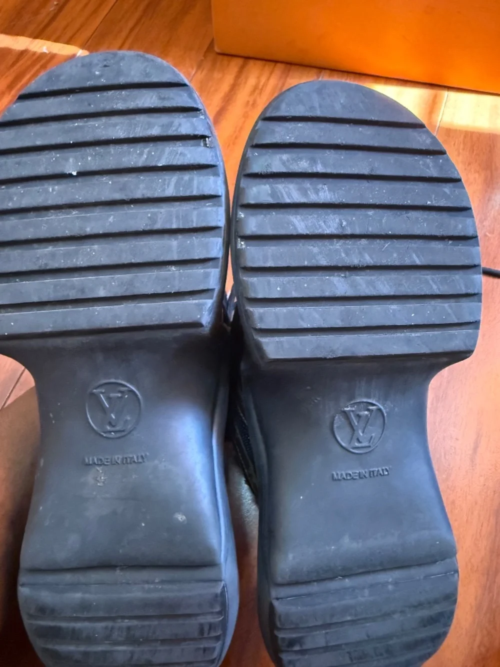 Archlight Leather Louis Vuitton Trainers - Picture 5 of 7